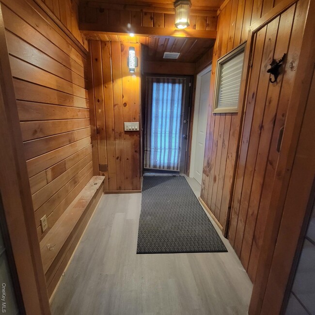 Building Photo - 5 Elm St