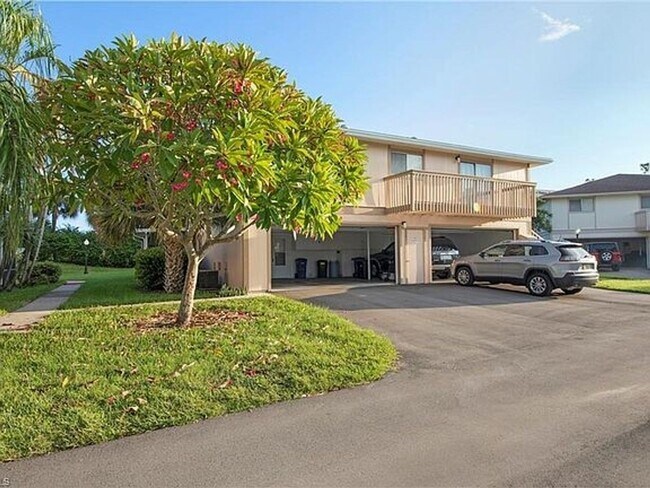 Building Photo - 2 Bedroom Condo with One Car Garage