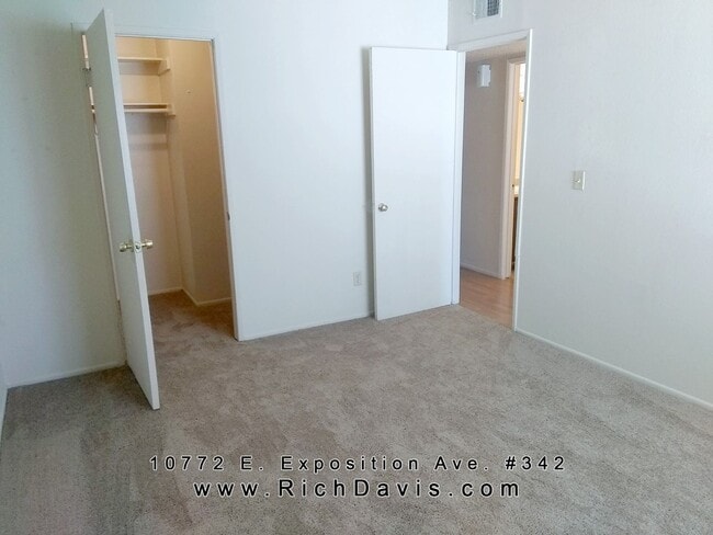 Building Photo - * 2 bed, 1 bath, Cherry Creek schools, Gre...