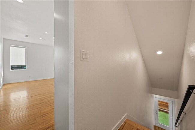 Building Photo - 1715 Bennett Ave