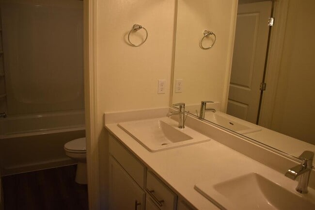 Building Photo - 1316 eagle crest court