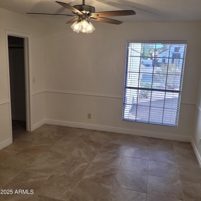 Building Photo - 1622 N Comanche Dr