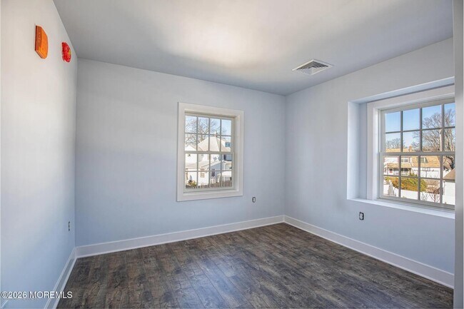 Building Photo - 1009 Arnold Ave