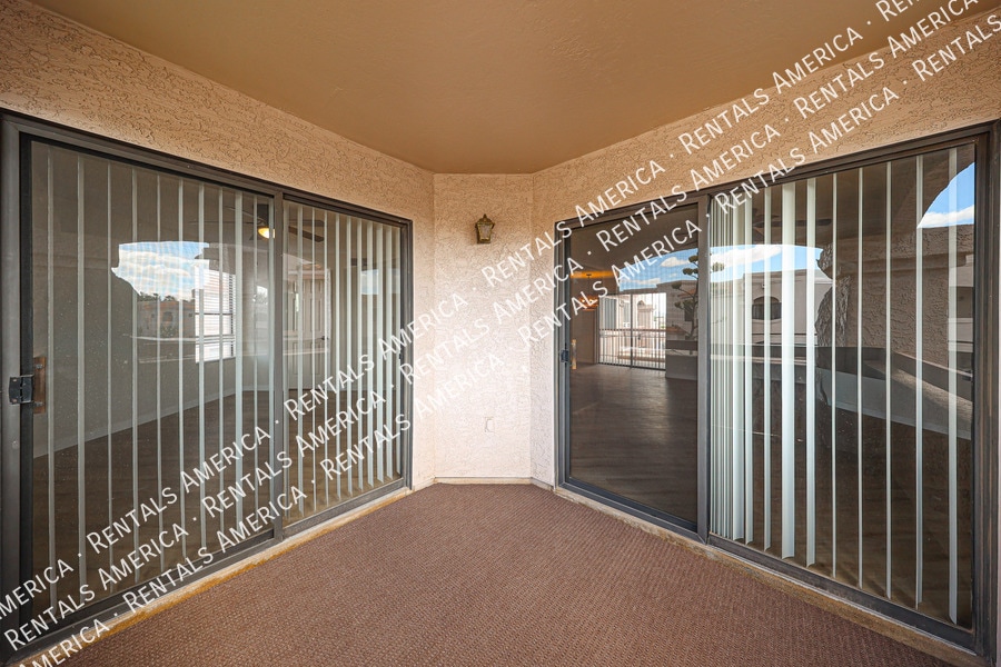 Building Photo - 9151 W Greenway Rd