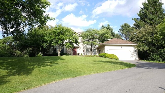 Building Photo - 552 Mendon Rd