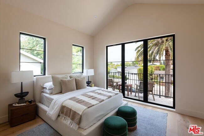 Building Photo - 11748 La Maida St