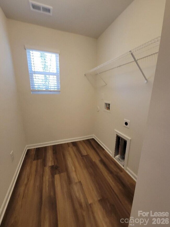 Building Photo - 6941 Calton Ln