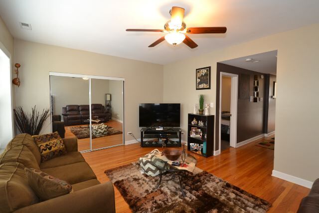 Building Photo - 5222 N Sawyer Ave