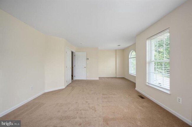 Building Photo - 6 Riggs Rd