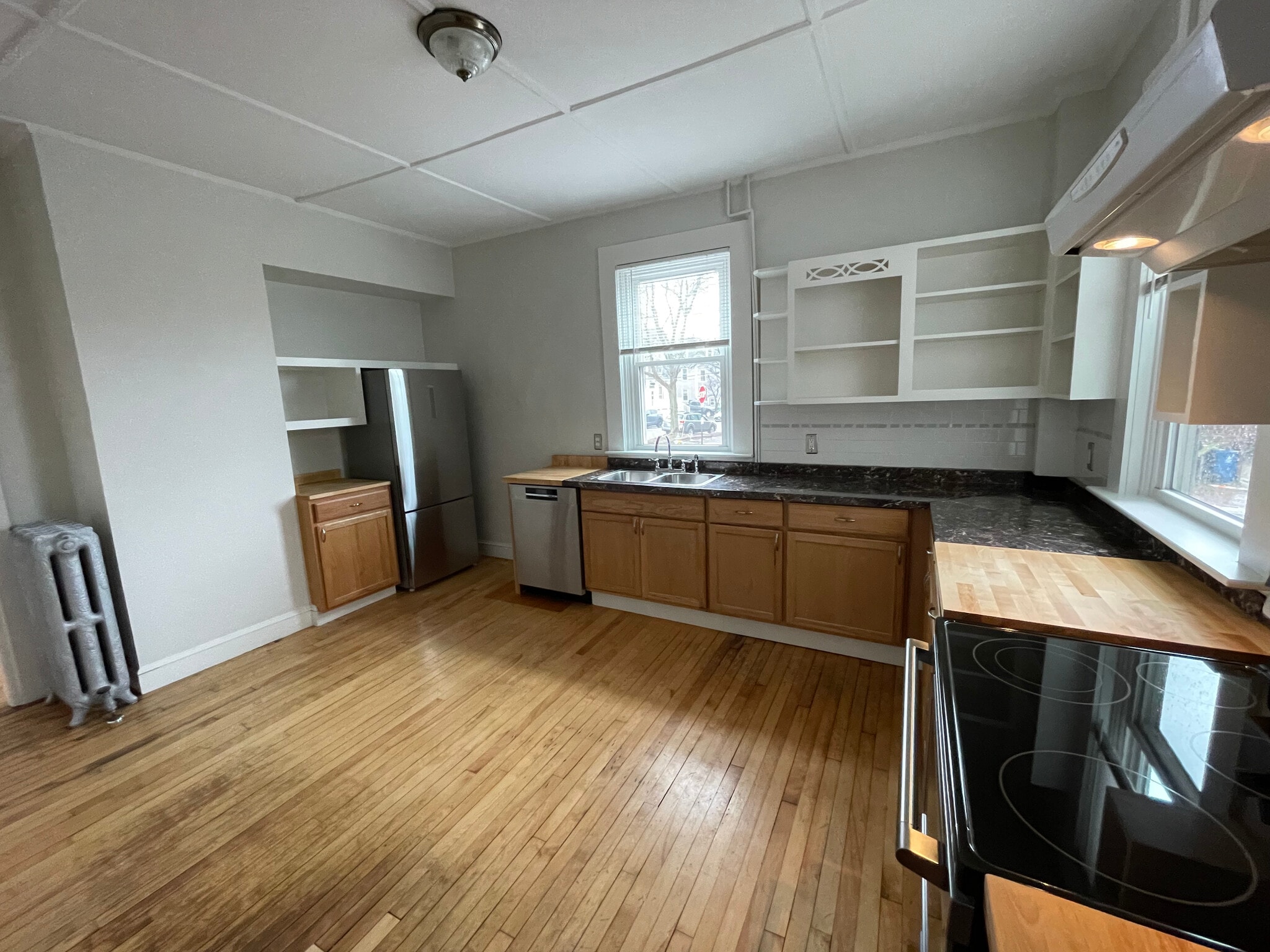Kitchen w/ stainless steel appliances. - 18 North St