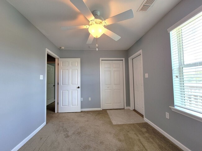 Building Photo - 3 bedroom townhome for rent July 6, 2026  renting for $1775