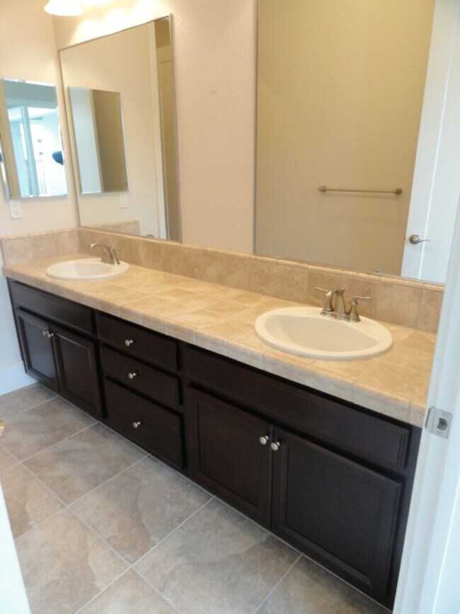 Building Photo - Great Home in East Garrison