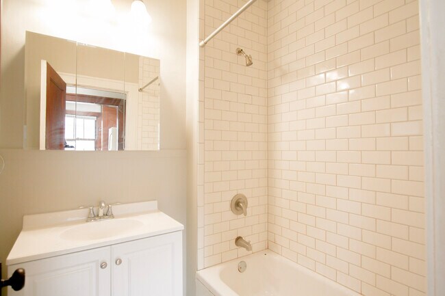 Building Photo - 1605 Charles Ave