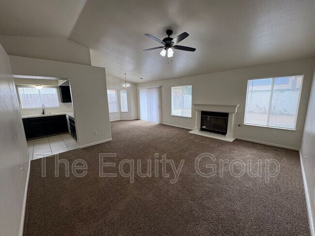 Building Photo - 723 N Simon St