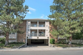 Building Photo - 9118 S Scirlein Dr