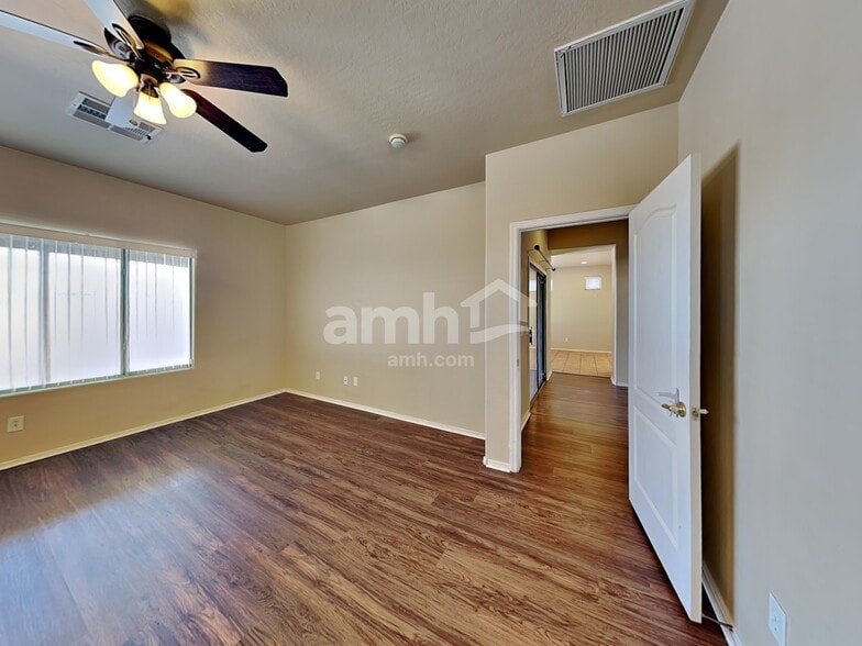 Building Photo - 683 S 221st Dr