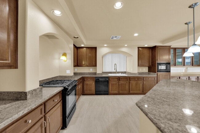 Building Photo - Beautiful 3 Bedroom Home!