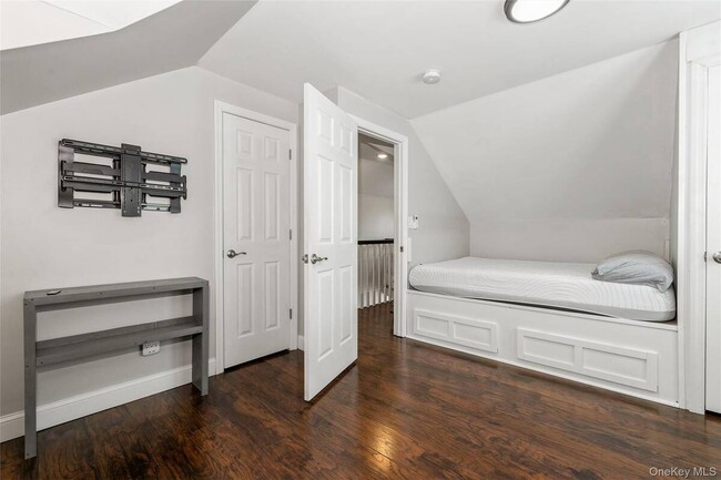 Building Photo - 39 Bay Shore Ave