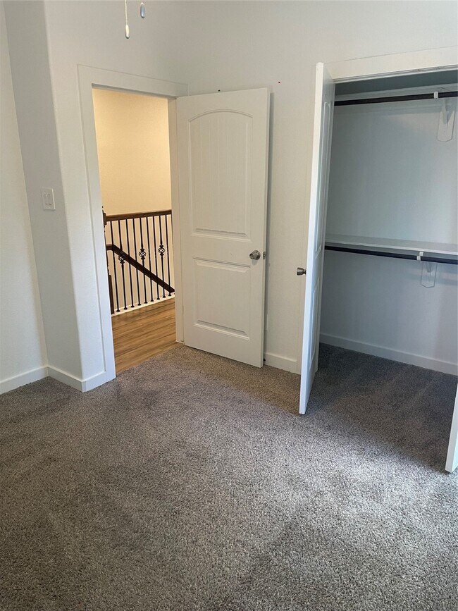 Building Photo - 5314 Longmeadow St