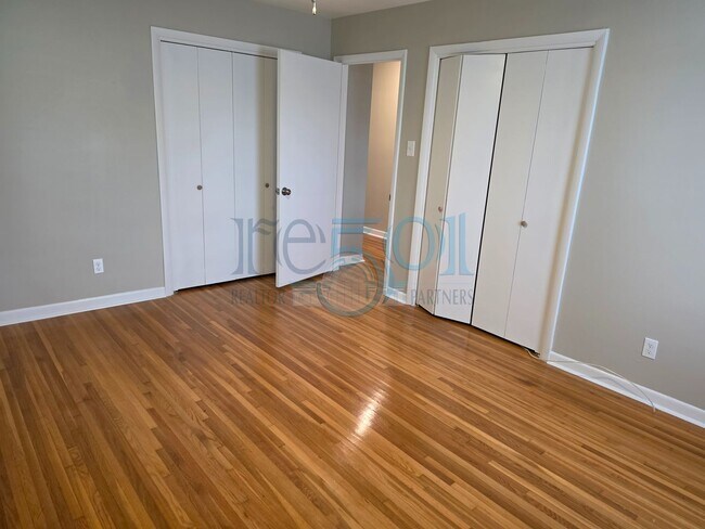 Building Photo - 6601 Blue Bird Dr