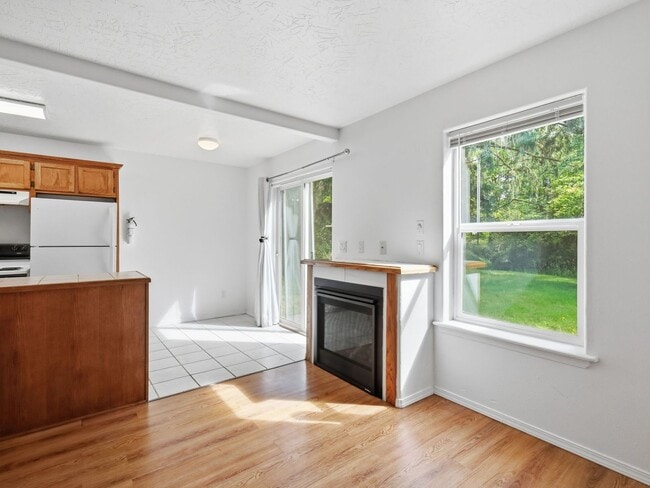 Building Photo - 580 7th Ct