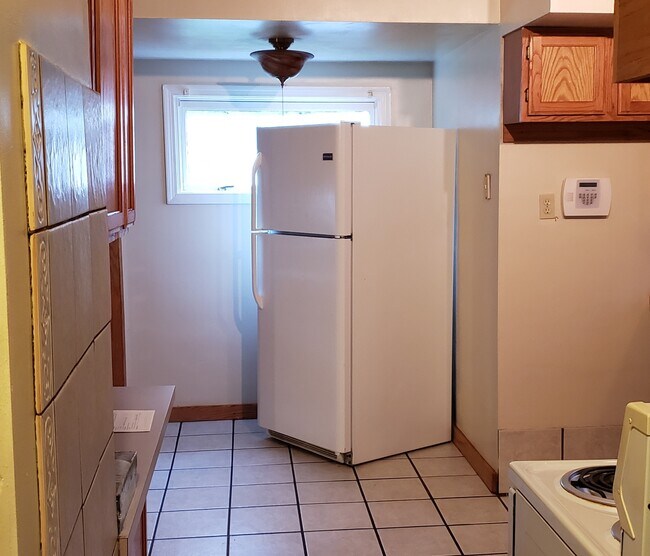 Kitchen - 2005 Goodnor Rd