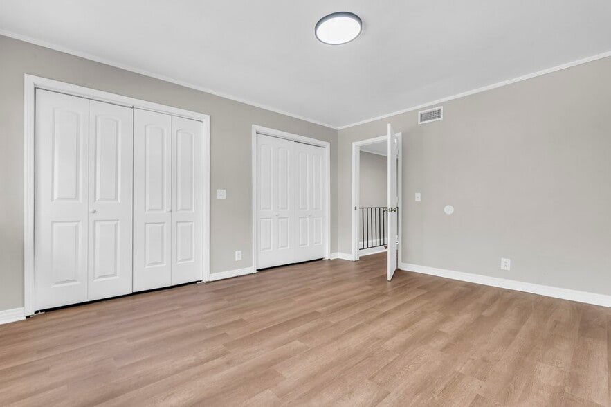 Building Photo - 803 E Broad St