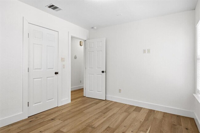 Building Photo - 6802 Villita Avenida