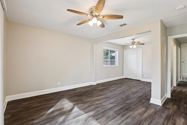 Building Photo - 5900 Gateshead Dr