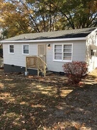 Building Photo - 3 Bedroom 1 Bathroom Single Family Home! A...