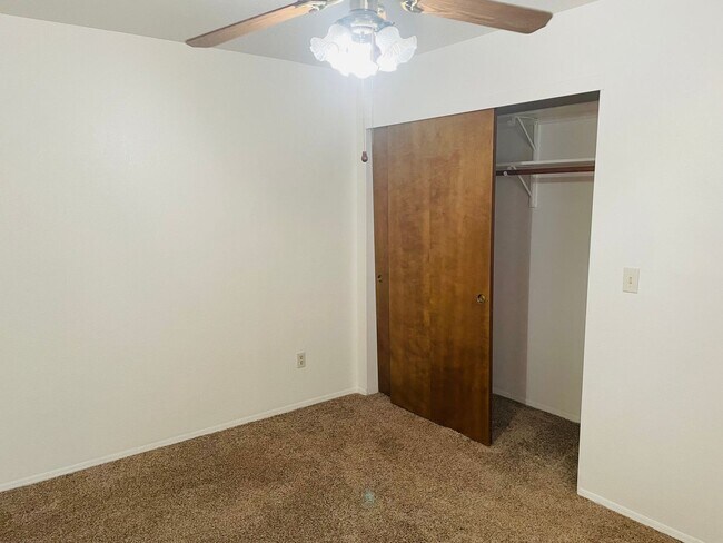 Building Photo - 155 Canyon Diablo Rd