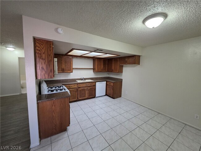 Building Photo - 6671 W Tropicana Ave