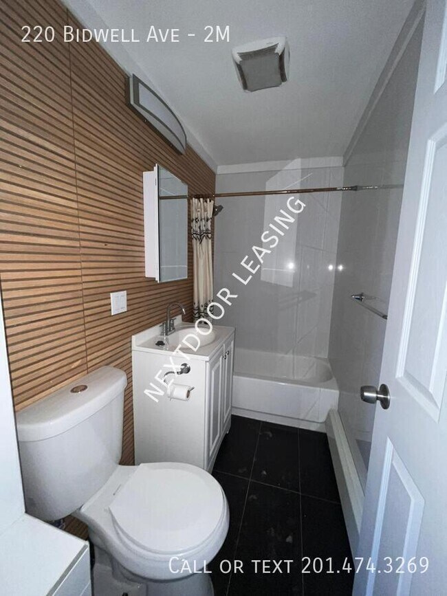 Building Photo - 220 Bidwell Ave