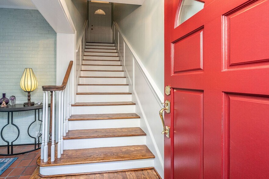 Building Photo - 25 Fenwick Dr