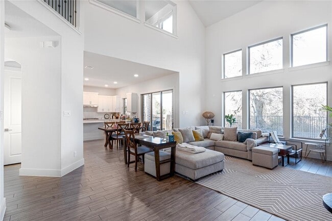 Building Photo - 3341 Catalina Cv