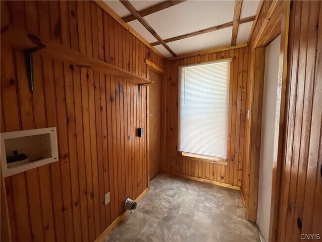 Building Photo - 377 W Main St