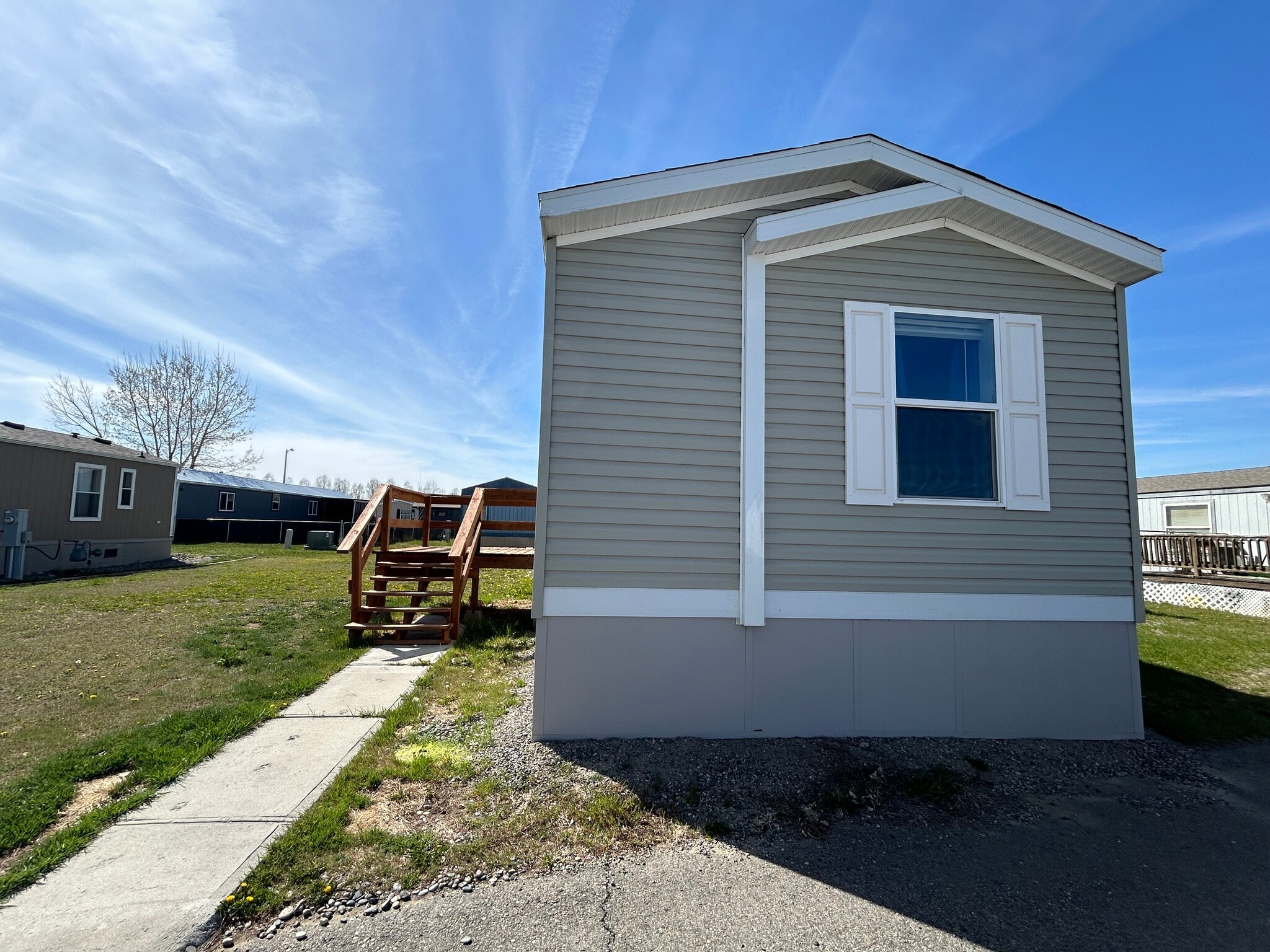 Building Photo - 18 Skeena St