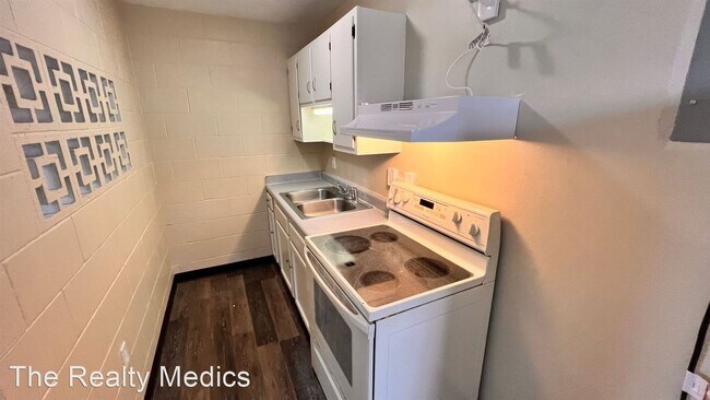 Building Photo - 1 br, 1 bath House - 2000 W Jackson St Unit 8