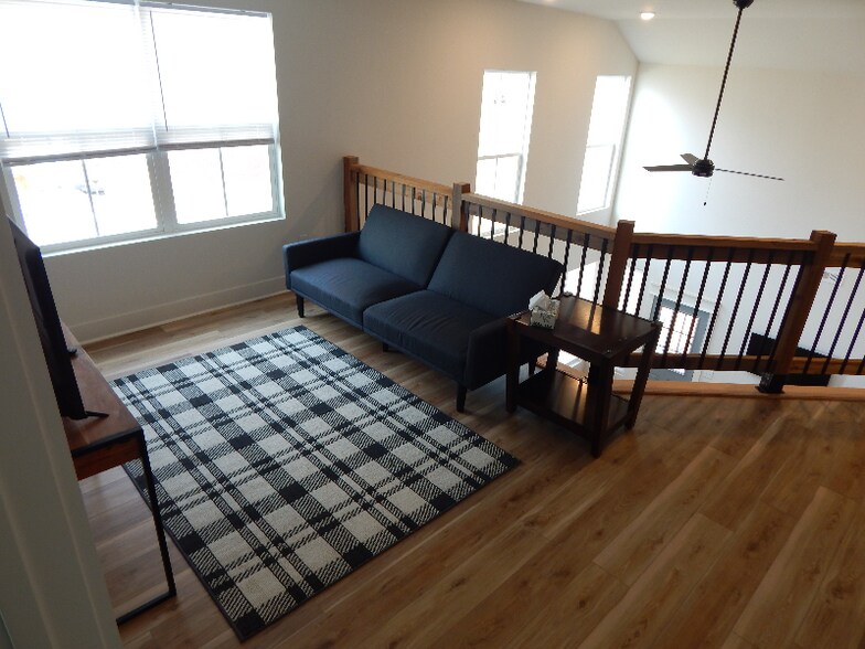 Building Photo - 233 Marshland Ln