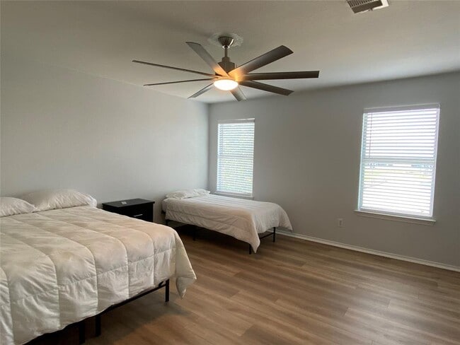 Building Photo - 13308 Dearbonne Dr