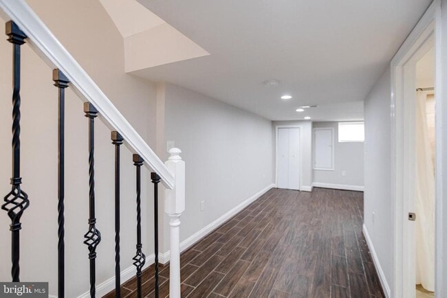Building Photo - 442 N Linwood Ave