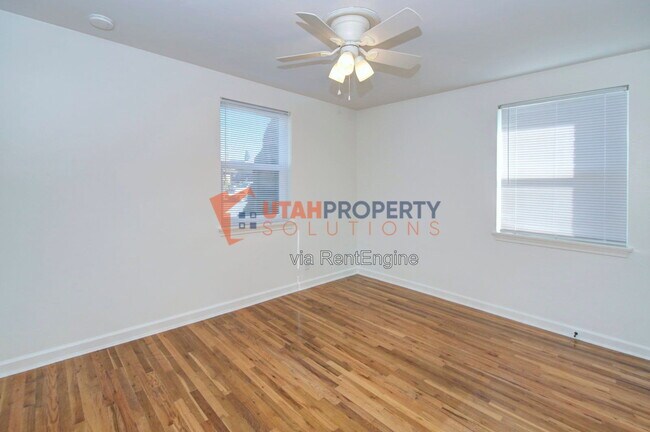 Building Photo - 860 Vics Rd