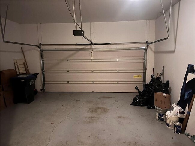 Building Photo - 144 W Ridge Way