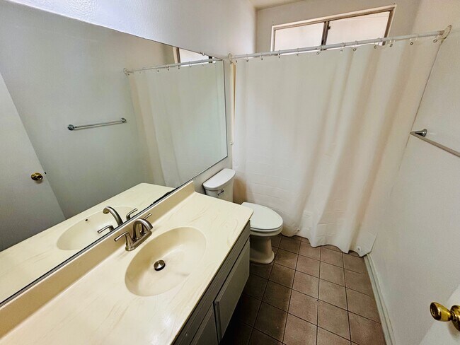 Building Photo - 2308 Edam St