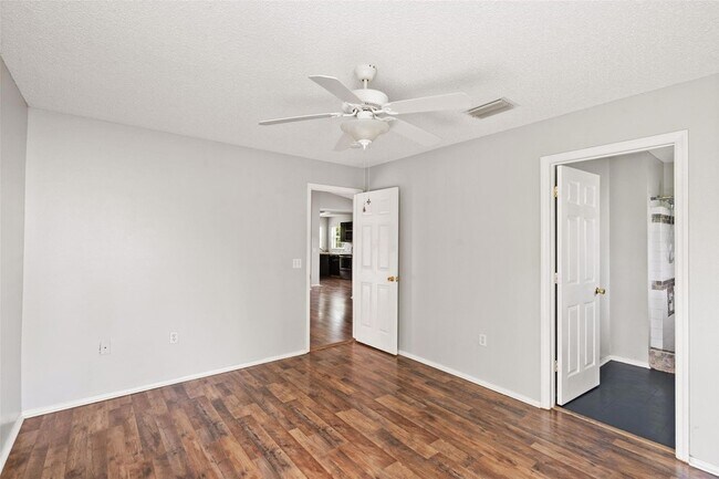 Building Photo - 795 Squirrel Ct
