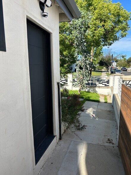 Building Photo - 4912 Alonzo Ave