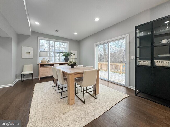 Building Photo - 6621 Hallwood Ave