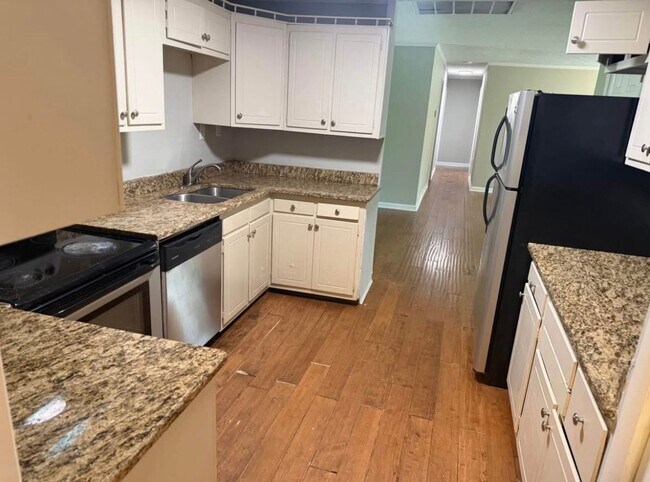 Building Photo - 3 Bedroom 2 Bathroom For Rent