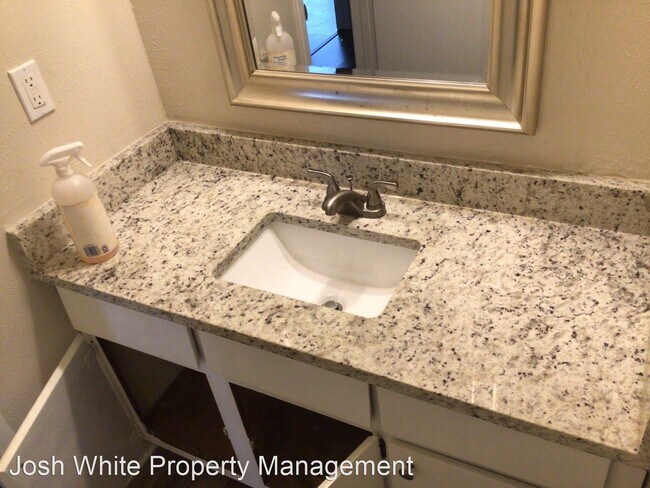 Building Photo - 3 br, 1.5 bath House - 629 Chambers