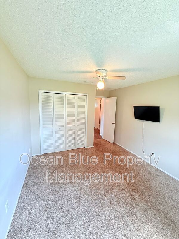 Building Photo - 329 Royal Palm Dr